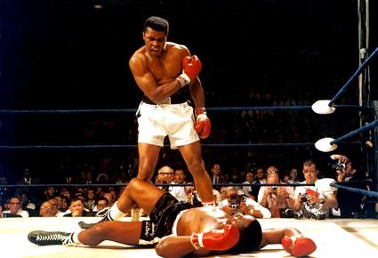 قفازات لمحمد علي كلاي تباع بأكثر من 800 ألف دولار 